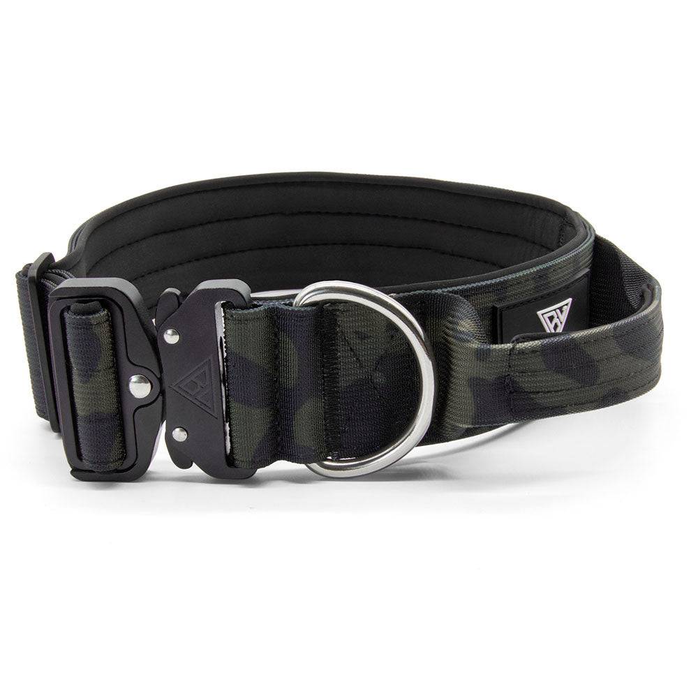 Taktisches Hundehalsband in Black Camo mit robustem Sicherheitsverschluss.